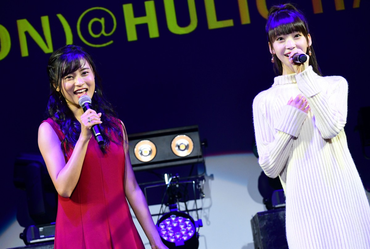 （左から）「ホリNS月曜祭2018」に登場した小島瑠璃子、荻野由佳