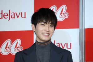 dejavu×CanCam「＃見せたくなるまつげ」オーディション グランプリ発表会に登壇した杉野遥亮