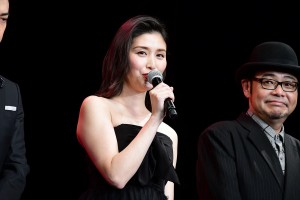 『マスカレード・ホテル』完成披露試写会に登場した橋本マナミ