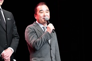 『マスカレード・ホテル』完成披露試写会に登場した鈴木雅之監督