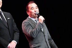 『マスカレード・ホテル』完成披露試写会に登場した鈴木雅之監督