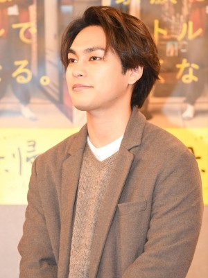 土曜ドラマ『母、帰る～AIの遺言～』試写会に登場した柳楽優弥