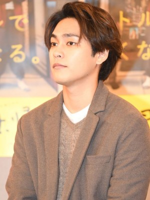 土曜ドラマ『母、帰る～AIの遺言～』試写会に登場した柳楽優弥