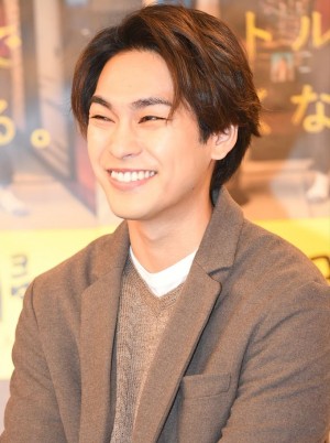土曜ドラマ『母、帰る～AIの遺言～』試写会に登場した柳楽優弥