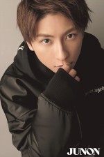 「JUNON」2月号（主婦と生活社）に登場した與真司郎