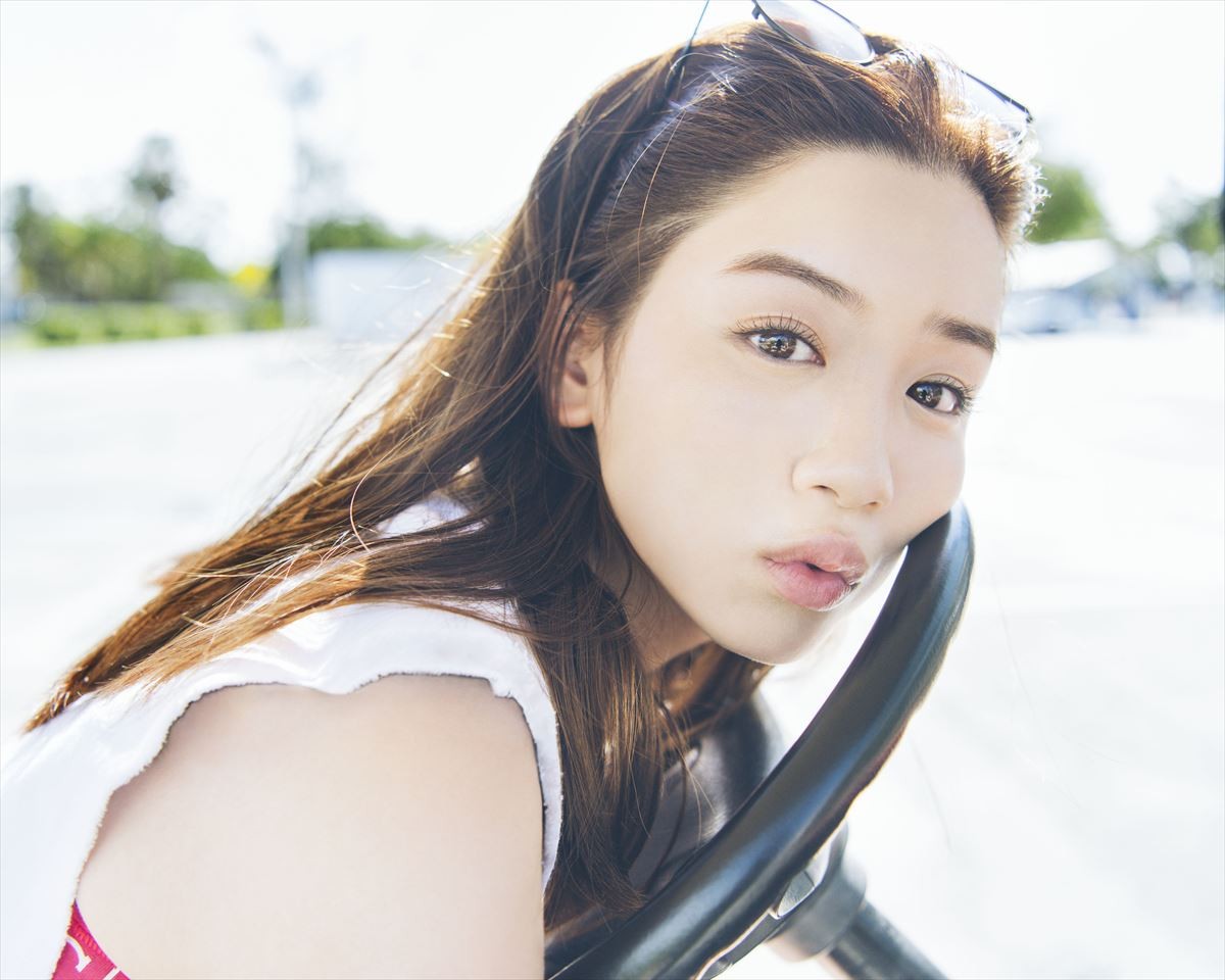 永野芽郁、すべて私服！ セルフスタイリングで臨んだ1st写真集発売決定