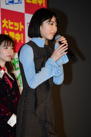 映画『ニセコイ』公開記念舞台挨拶に登壇した池間夏海