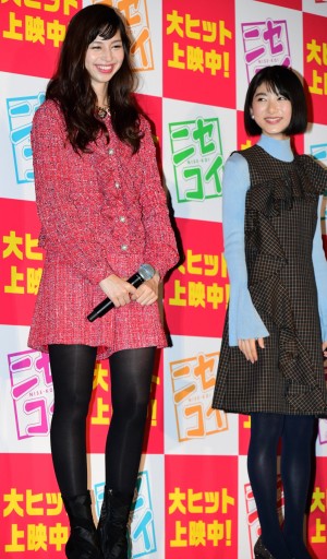 映画『ニセコイ』公開記念舞台挨拶に登壇した（左から）中条あやみ、池間夏海