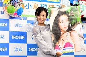 カレンダー発売記念イベントに登場した小島瑠璃子