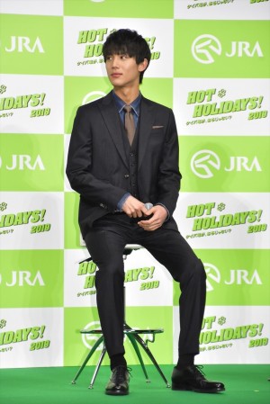 「2019年 JRA 新CM発表会」に登壇した中川大志