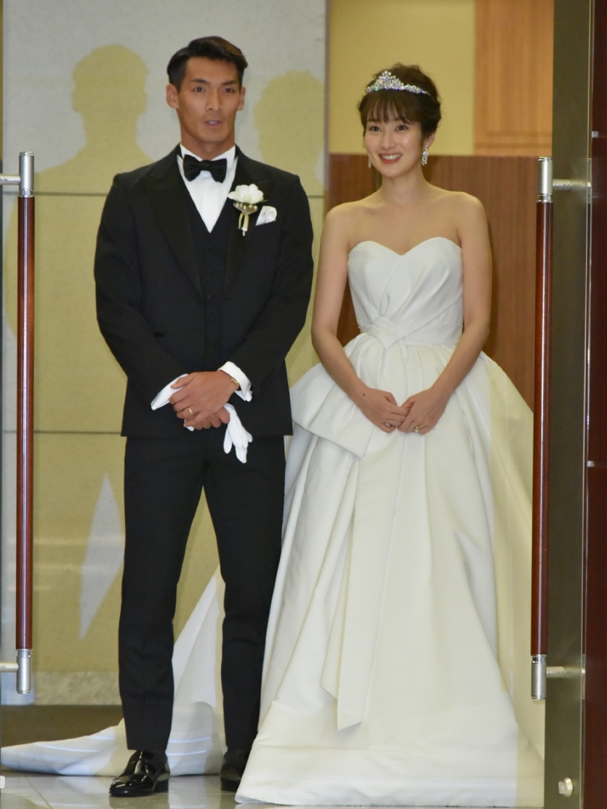 槙野智章＆高梨臨、結婚披露宴で幸せオーラ全開！ 共に「幸せ」と満面の笑み