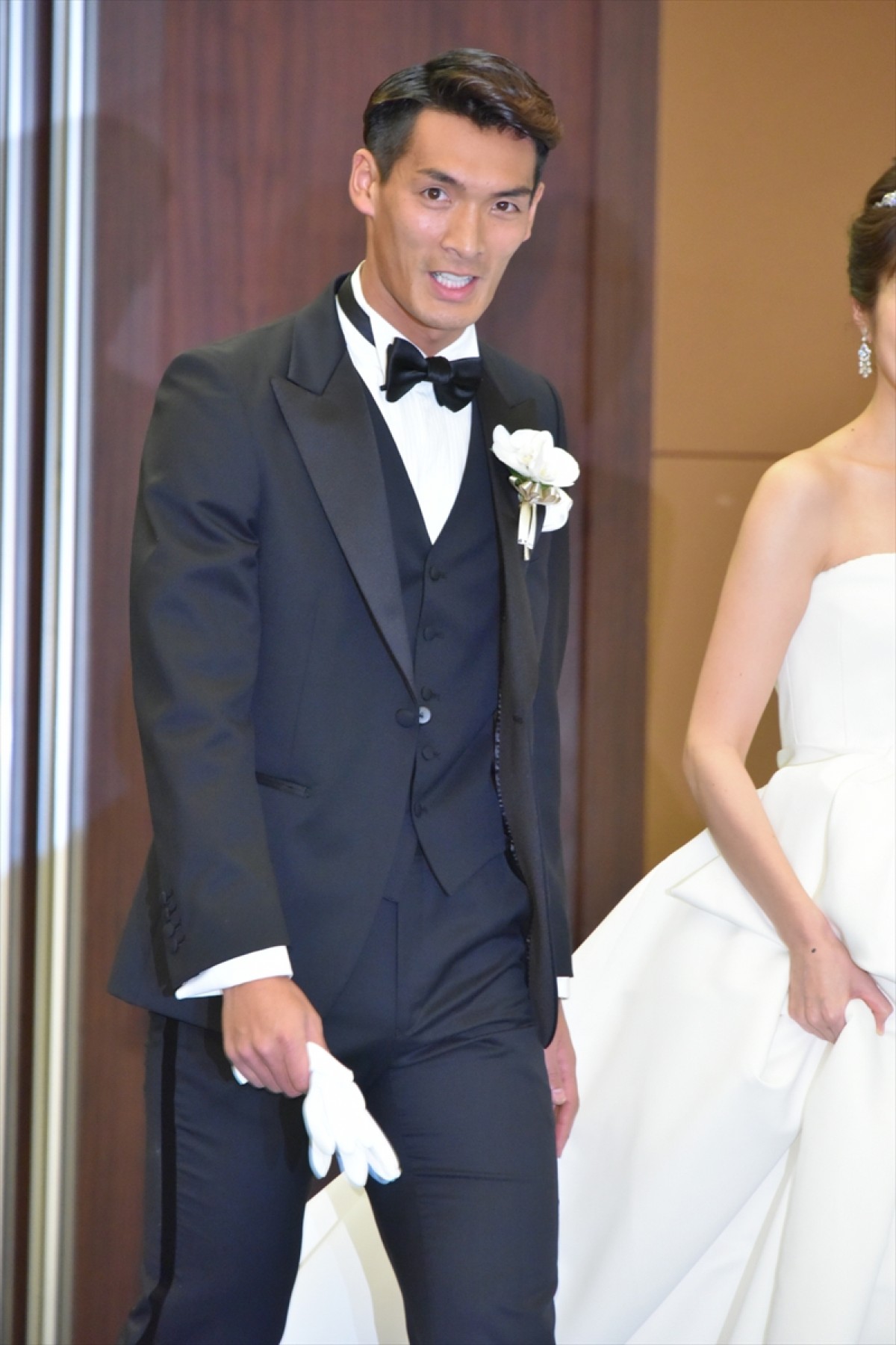 槙野智章＆高梨臨、結婚披露宴で幸せオーラ全開！ 共に「幸せ」と満面の笑み