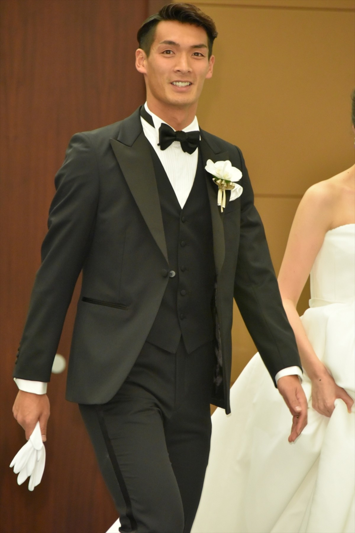 槙野智章＆高梨臨、結婚披露宴で幸せオーラ全開！ 共に「幸せ」と満面の笑み