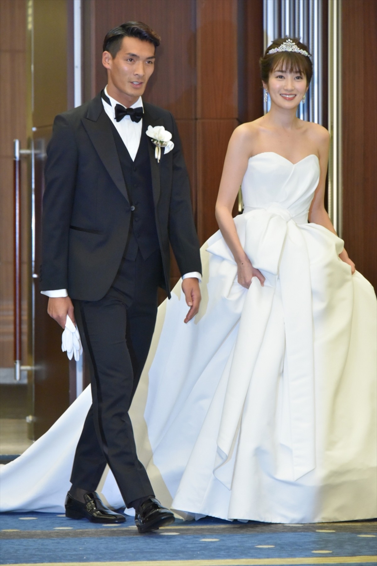 槙野智章＆高梨臨、結婚披露宴で幸せオーラ全開！ 共に「幸せ」と満面の笑み