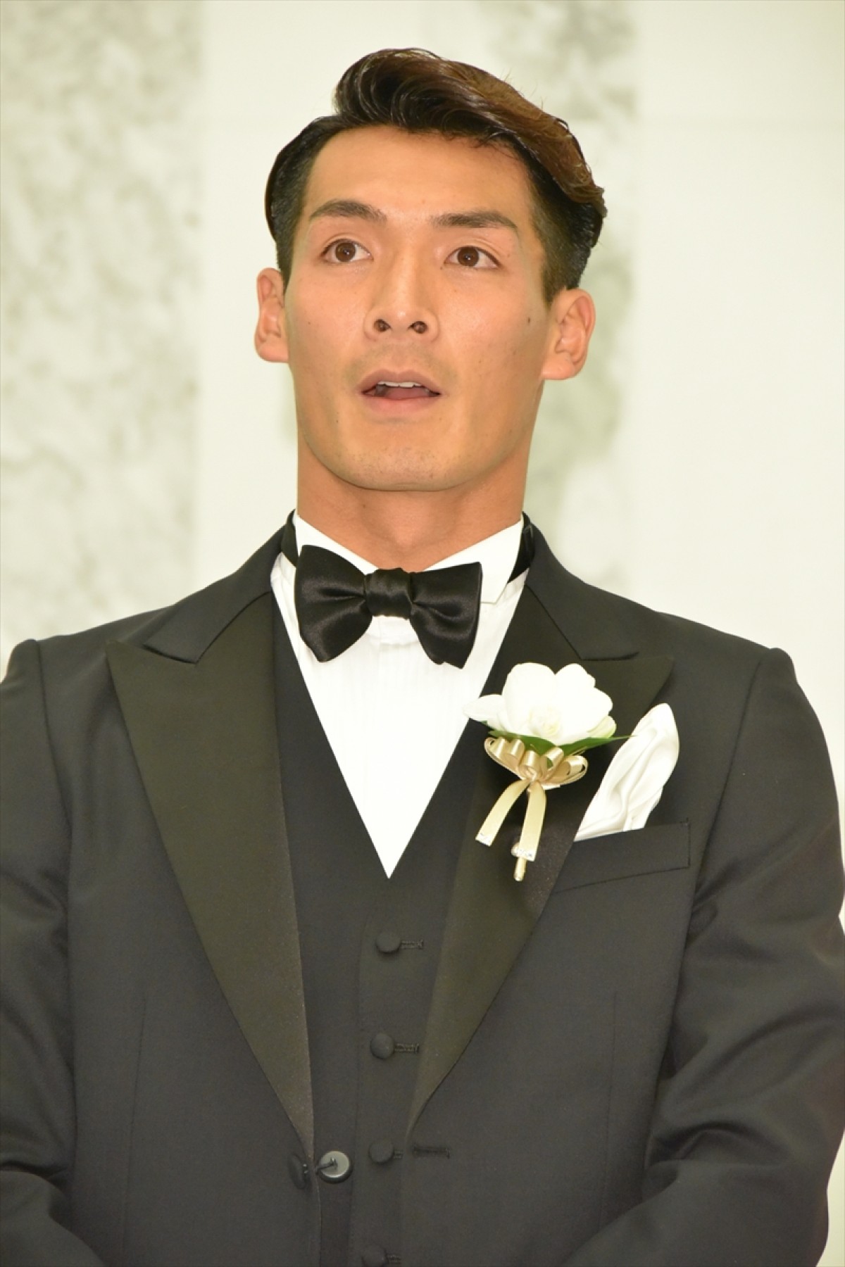 槙野智章＆高梨臨、結婚披露宴で幸せオーラ全開！ 共に「幸せ」と満面の笑み