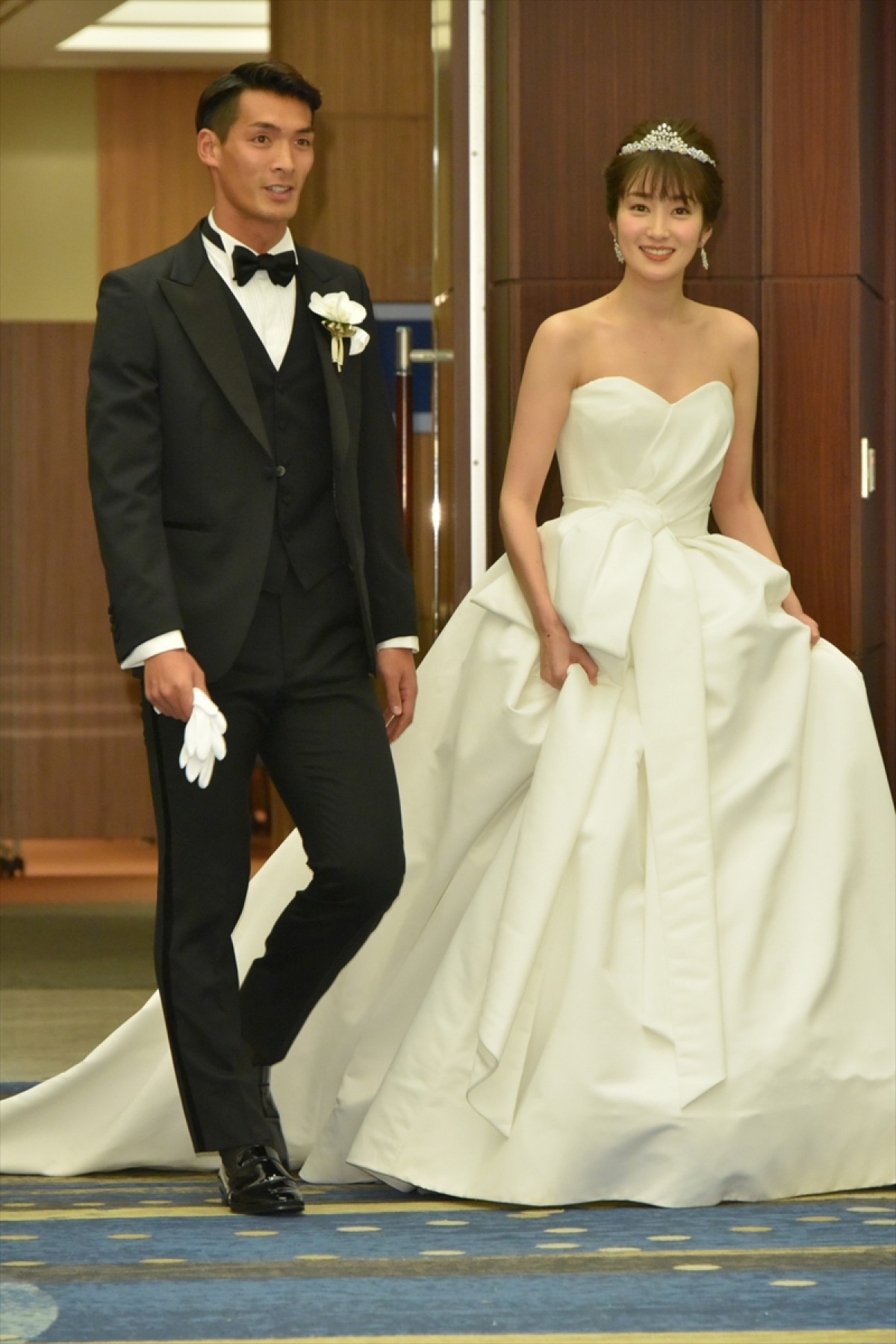 槙野智章＆高梨臨、結婚披露宴で幸せオーラ全開！ 共に「幸せ」と満面の笑み