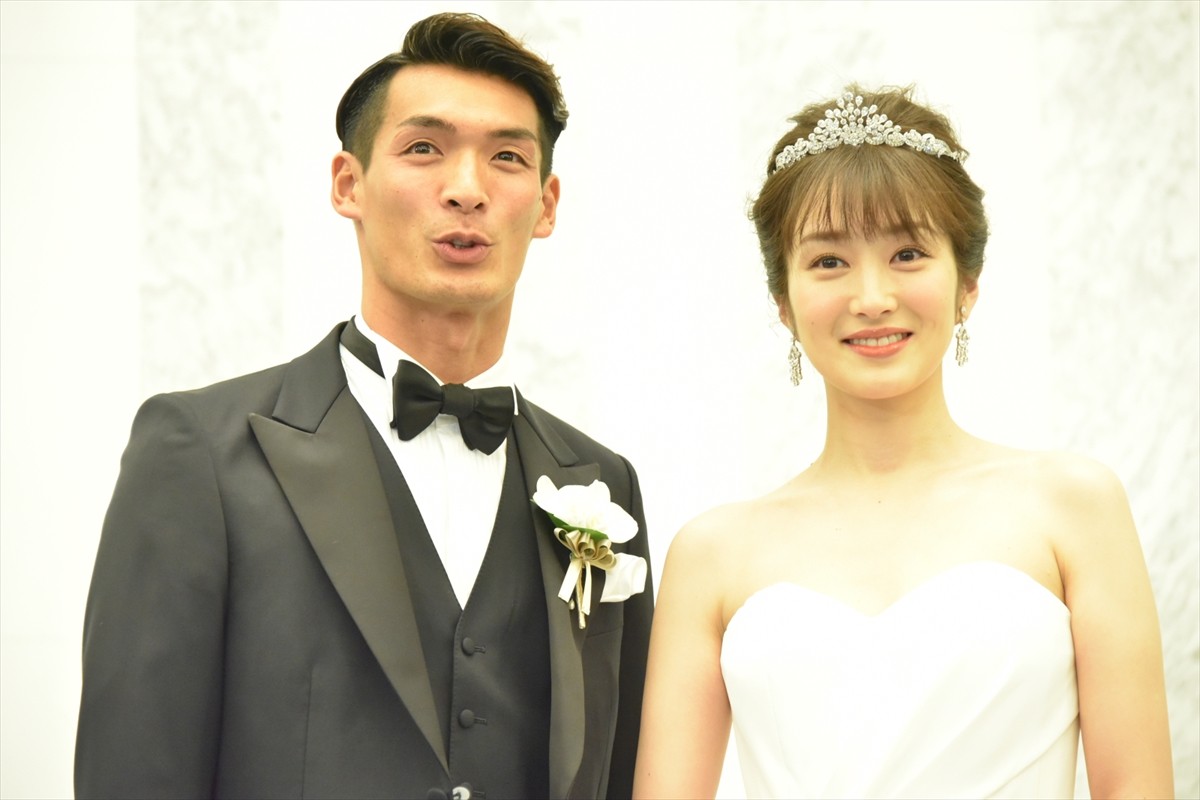 槙野智章＆高梨臨、結婚披露宴で幸せオーラ全開！ 共に「幸せ」と満面の笑み