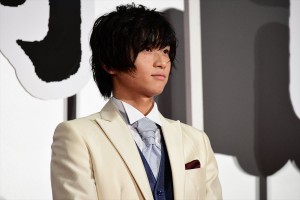 『映画刀剣乱舞』完成披露上映会に登場した荒牧慶彦