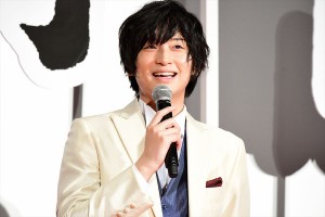 『映画刀剣乱舞』完成披露上映会に登場した荒牧慶彦