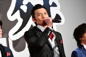 『映画刀剣乱舞』完成披露上映会に登場した岩永洋昭