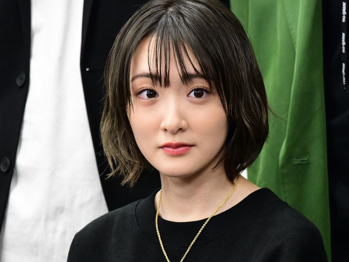 生駒里奈、2歳の時の写真を公開　「そのまんま」「可愛すぎる」と話題に