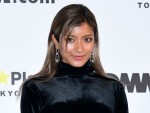 【写真】ローラ、胸元が大きく開いたセクシーショットで悩殺