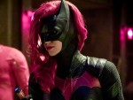バットウーマン、『アロー』クロスオーバー初登場　単独ドラマのパイロット版が決定