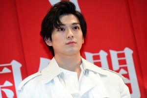 映画『十二人の死にたい子どもたち』のジャパンプレミアに登場した新田真剣佑