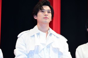 映画『十二人の死にたい子どもたち』のジャパンプレミアに登場した新田真剣佑