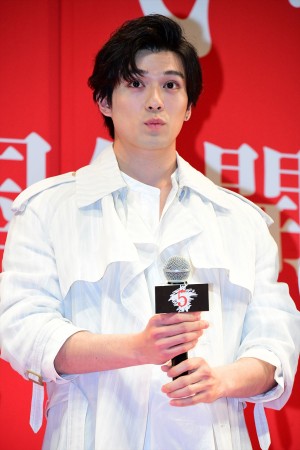 映画『十二人の死にたい子どもたち』のジャパンプレミアに登場した新田真剣佑