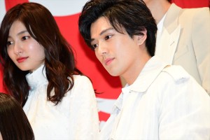 映画『十二人の死にたい子どもたち』のジャパンプレミアに登場した新田真剣佑