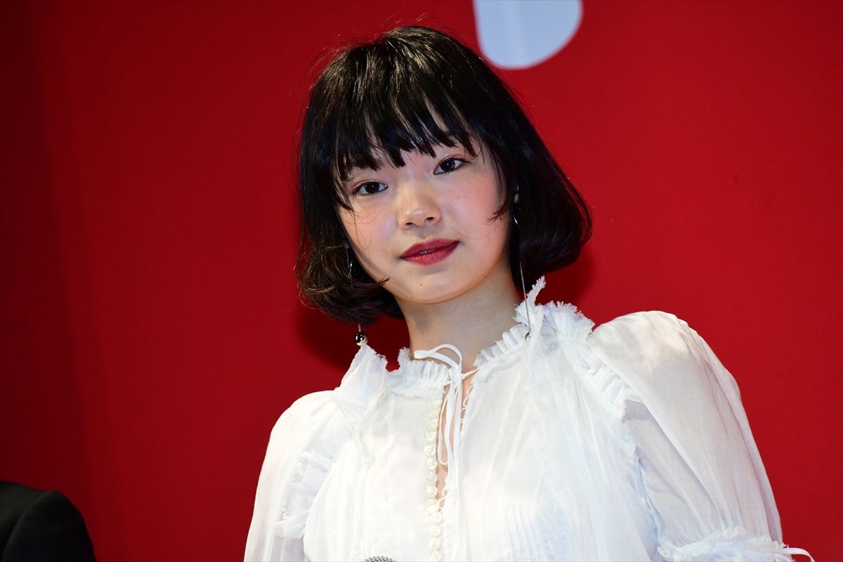 杉咲花、大きな決断は「ドレッシング」 新田真剣佑は共演者の秘密暴露