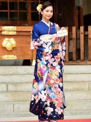 エイベックス・マネジメント 新春参拝＆晴れ着撮影会に登場したNiki