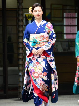 エイベックス・マネジメント 新春参拝＆晴れ着撮影会に登場したNiki