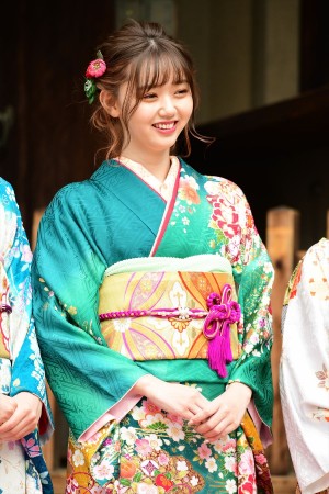 エイベックス・マネジメント 新春参拝＆晴れ着撮影会に登場した江野沢愛美