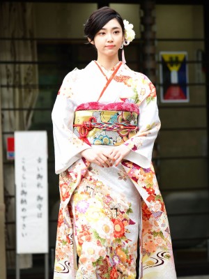 エイベックス・マネジメント 新春参拝＆晴れ着撮影会に登場した山谷花純