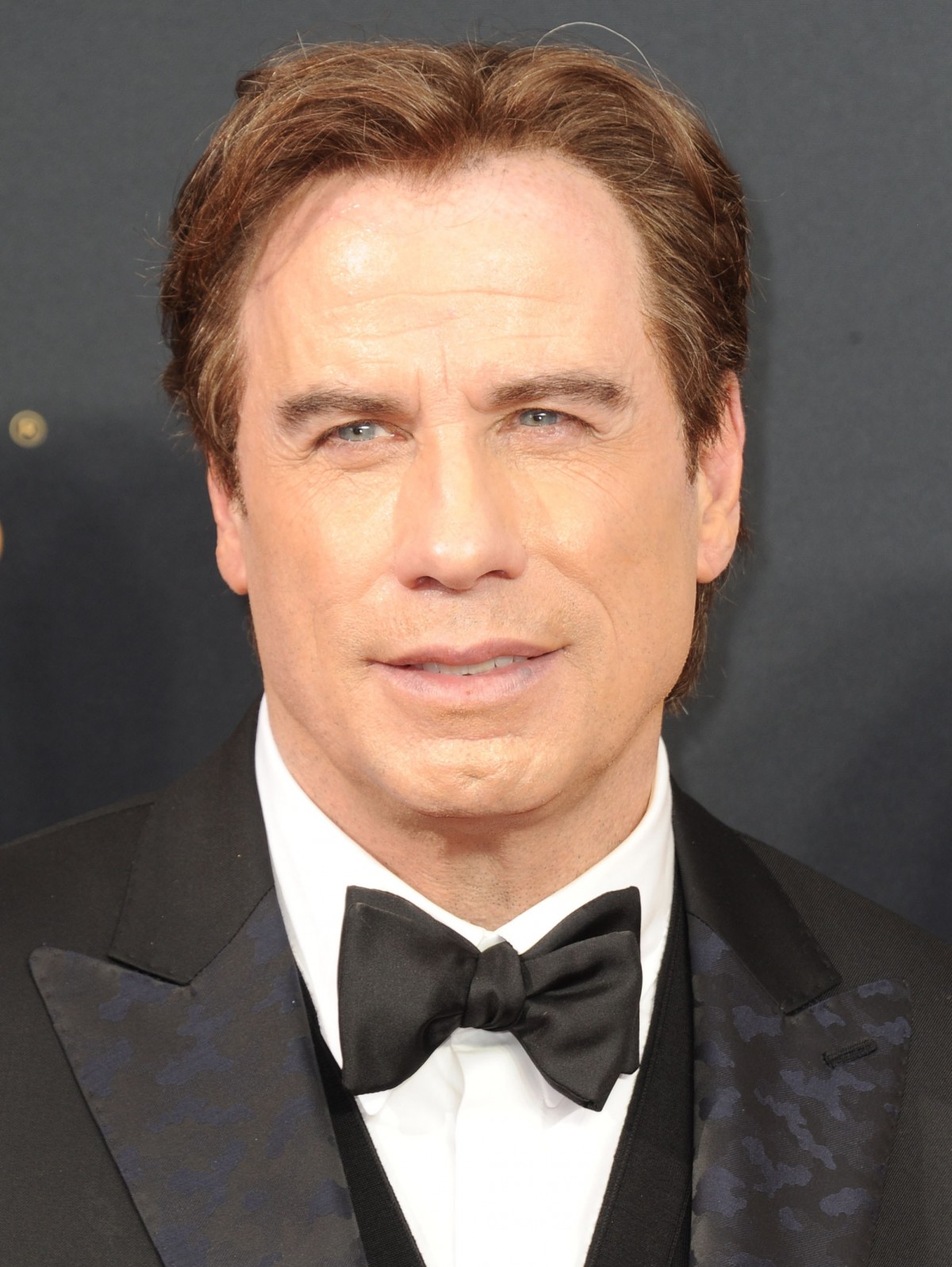 ジョン・トラヴォルタ、心機一転？ 丸坊主であいさつ