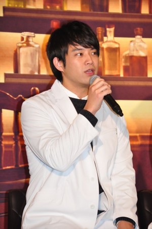 土曜ドラマ9『神酒クリニックで乾杯を』記者会見＆1話試写会に登場した三浦貴大