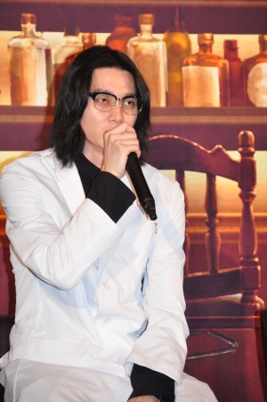 土曜ドラマ9『神酒クリニックで乾杯を』記者会見＆1話試写会に登場した柳俊太郎