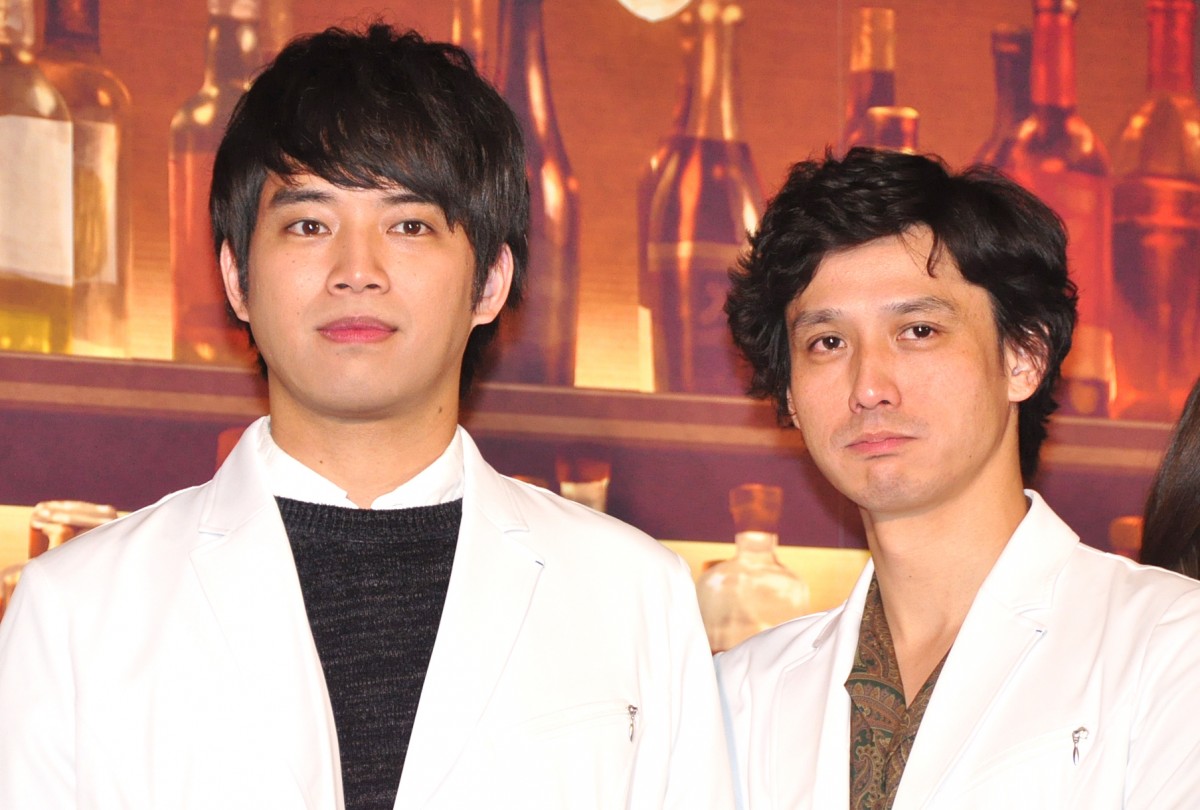 (左から)土曜ドラマ9『神酒クリニックで乾杯を』記者会見&1話試写会に登場した三浦貴大、安藤政信
