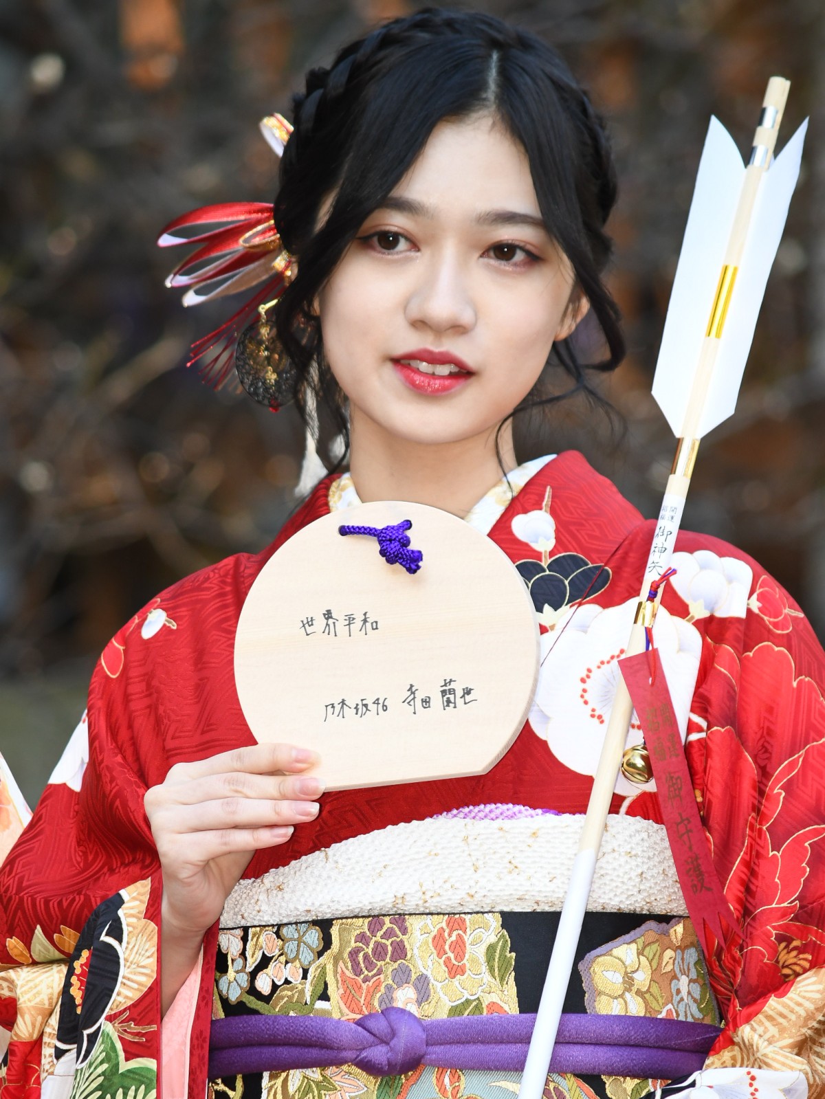 乃木坂46・齋藤飛鳥ら、艶やかな振り袖姿で成人式　憧れの女性像を明かす