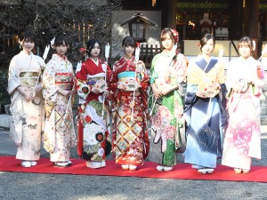 2019年「乃木坂46」新成人メンバー成人式　（左より）伊藤純奈、鈴木絢音、寺田蘭世、齋藤飛鳥、梅澤美波、佐々木琴子、田村真佑