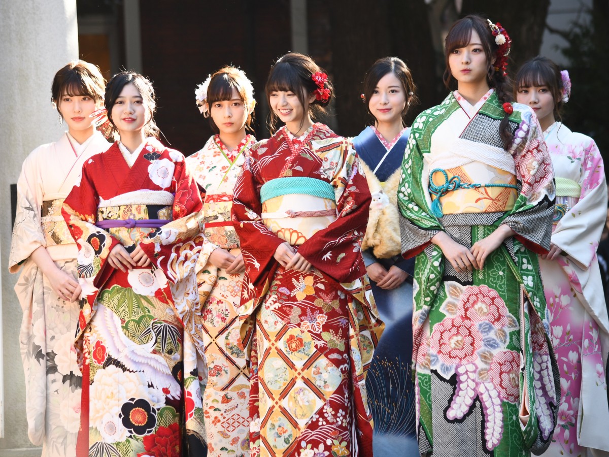 乃木坂46・齋藤飛鳥ら、艶やかな振り袖姿で成人式　憧れの女性像を明かす