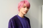 【写真】ピンクヘアの横浜流星 インタビュー カット
