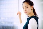 【写真】新木優子、クールな表情を見せるインタビューフォト集