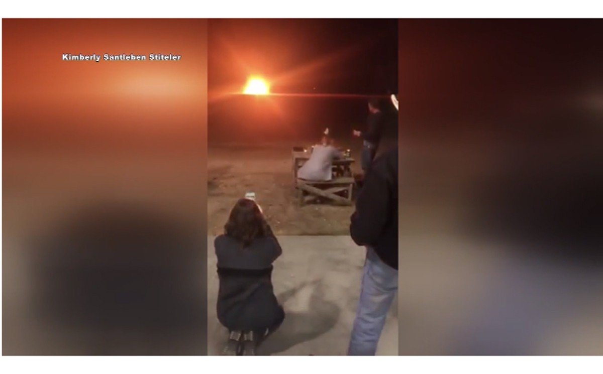 祝・離婚！女性がウェディングドレスを爆破