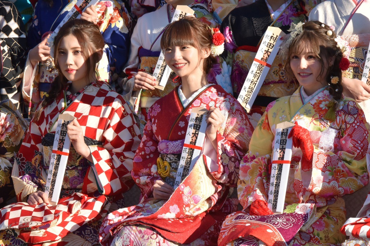 【写真特集】AKBグループ新成人44名が晴れ着姿「AKB48 2019年新成人メンバー成人式記念撮影会」