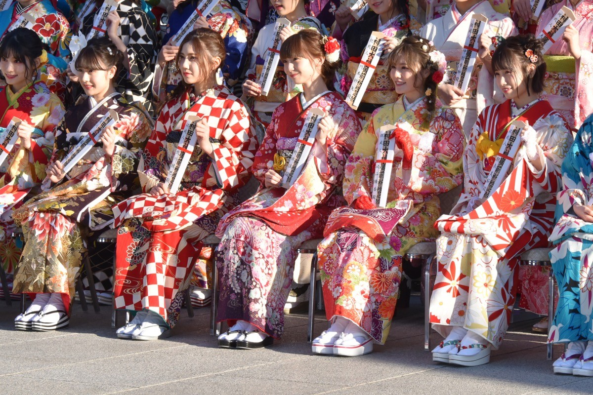 【写真特集】AKBグループ新成人44名が晴れ着姿「AKB48 2019年新成人メンバー成人式記念撮影会」