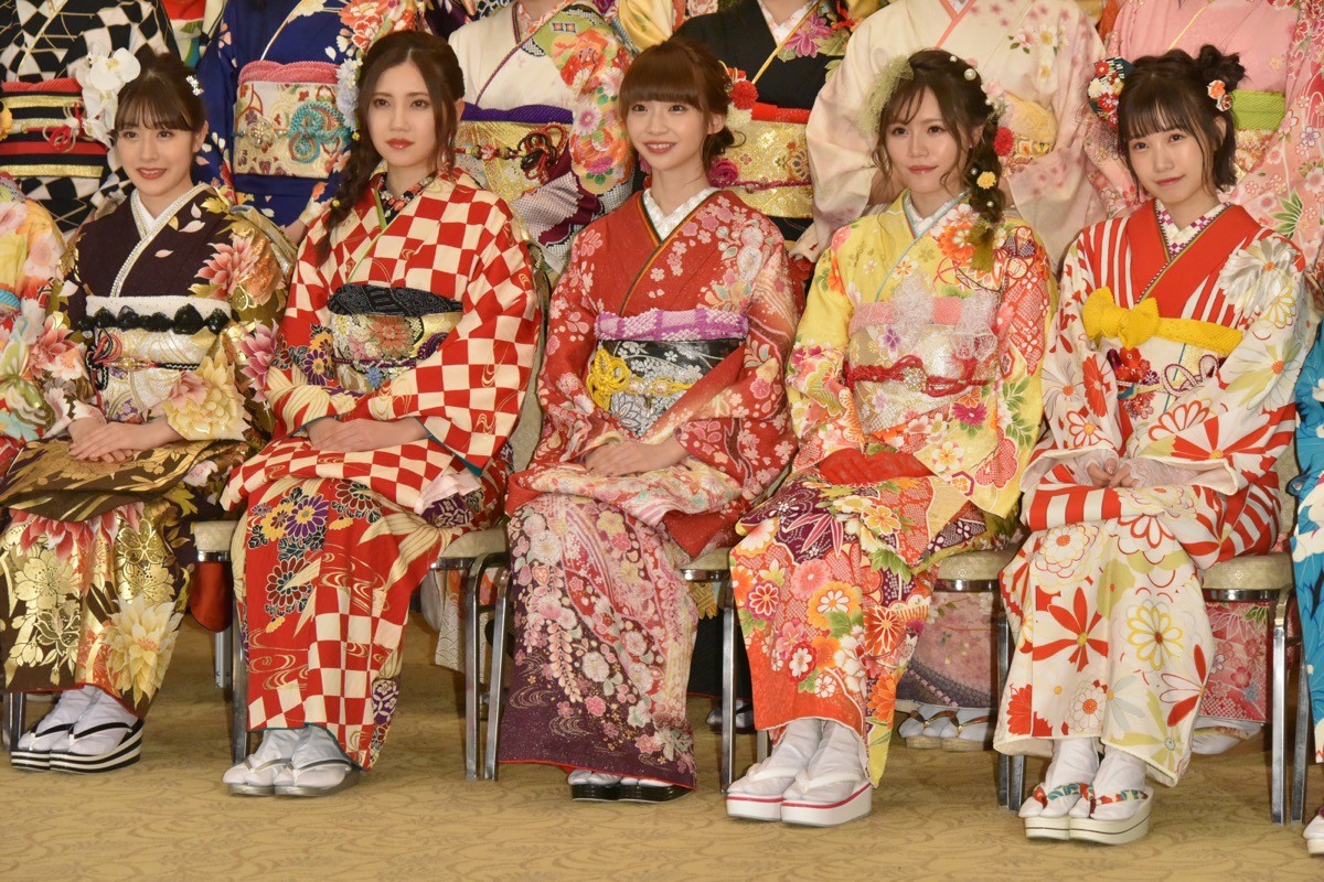 【写真特集】AKBグループ新成人44名が晴れ着姿「AKB48 2019年新成人メンバー成人式記念撮影会」