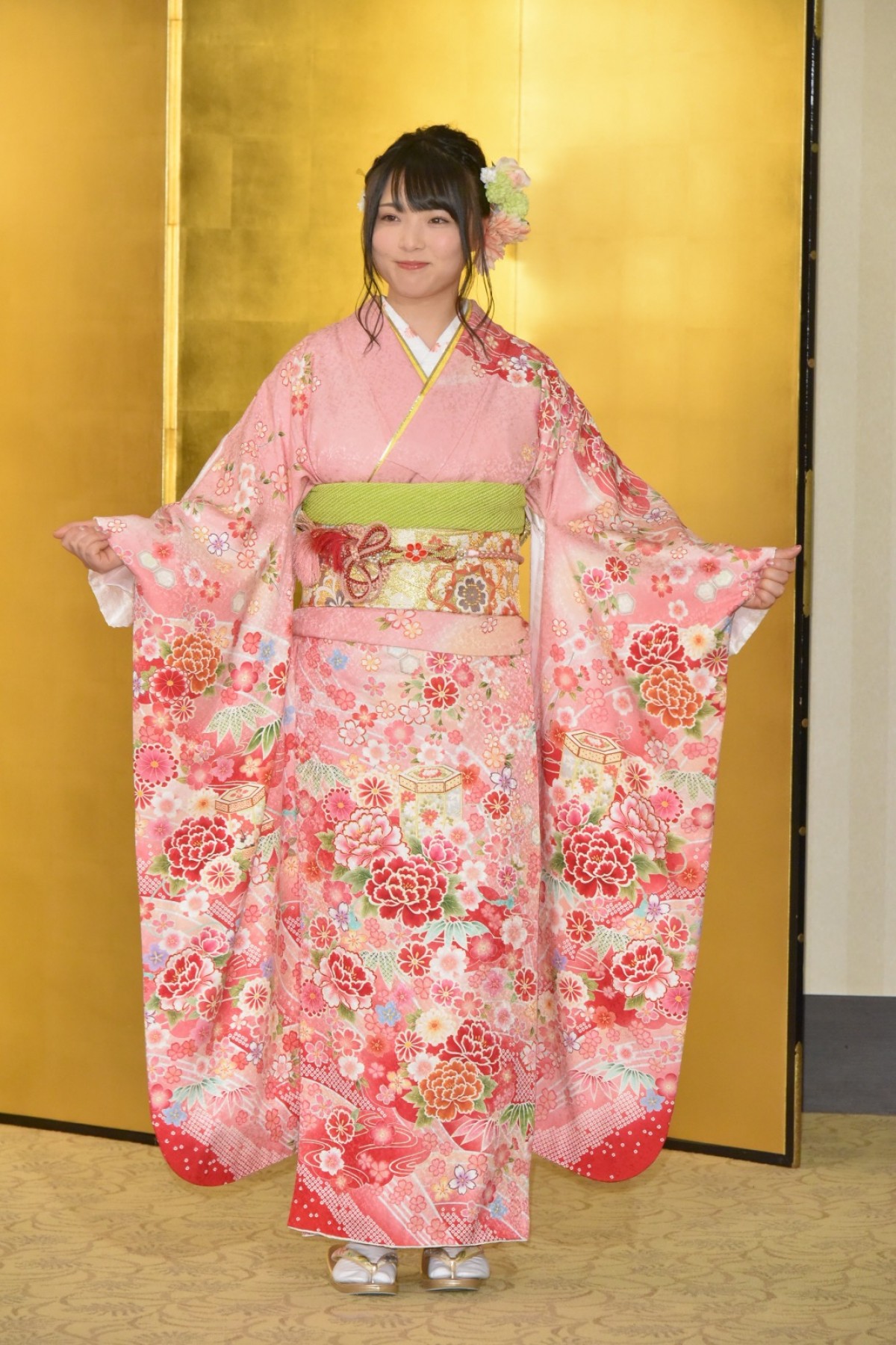 【写真特集】AKBグループ新成人44名が晴れ着姿「AKB48 2019年新成人メンバー成人式記念撮影会」
